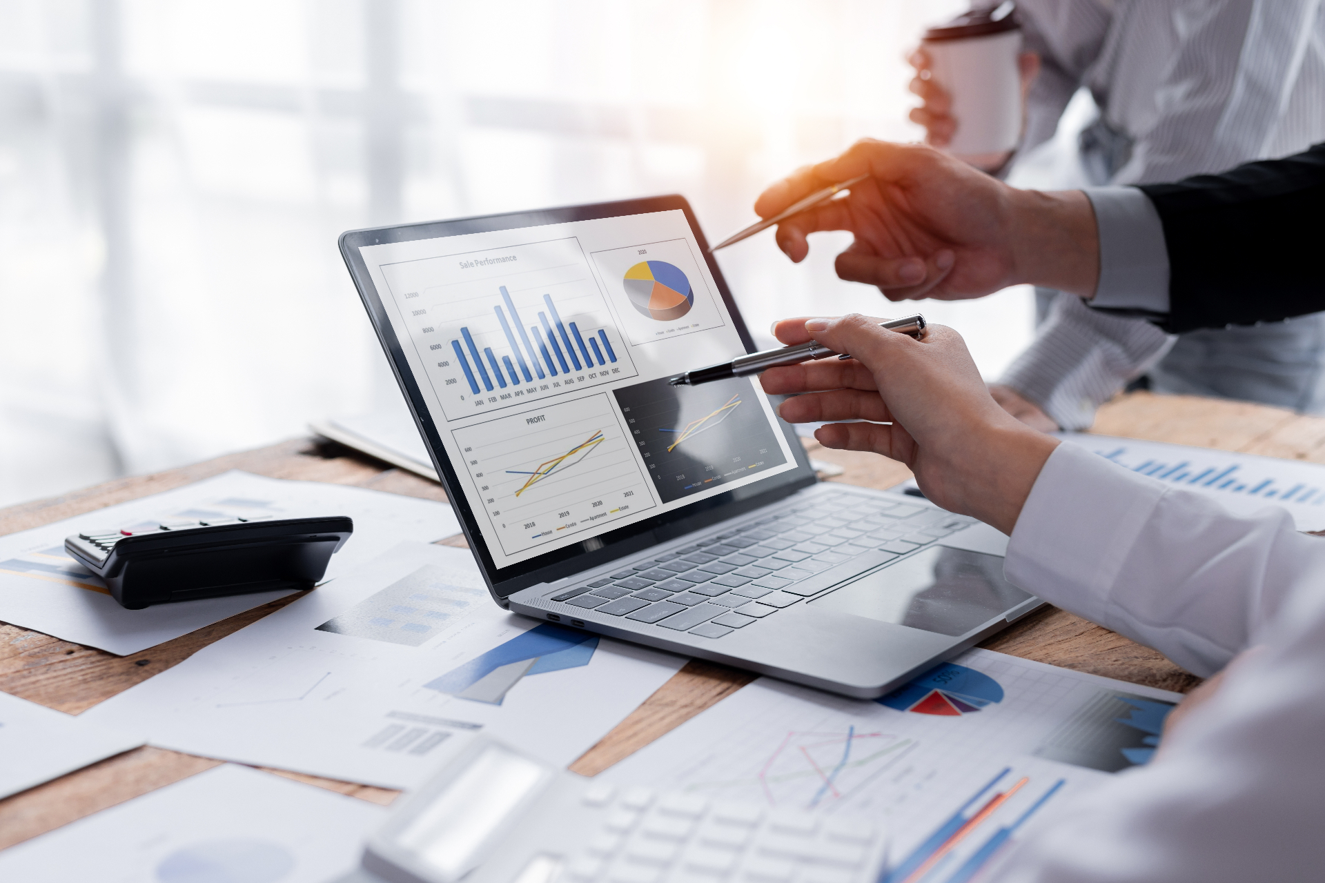 Valuation analytics on screen